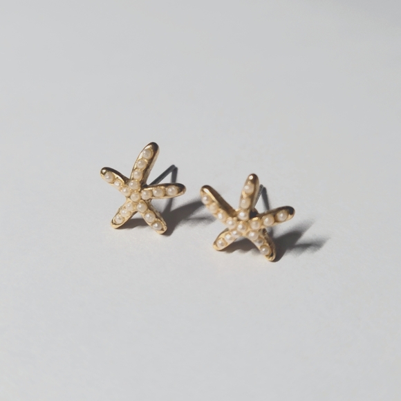 Starfish Post Earrings Small Gold Pearls - Picture 5 of 5